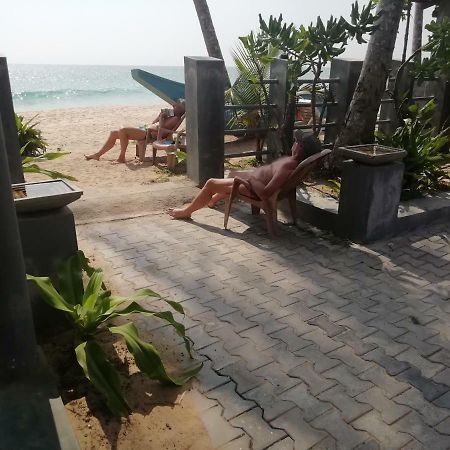 Rainbow Beach Hotel ฮิกคาดูวา ภายนอก รูปภาพ