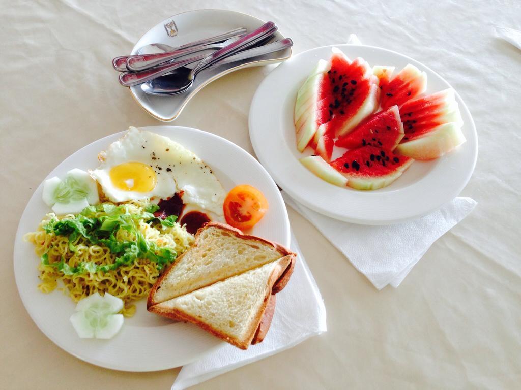 Rainbow Beach Hotel ฮิกคาดูวา ภายนอก รูปภาพ