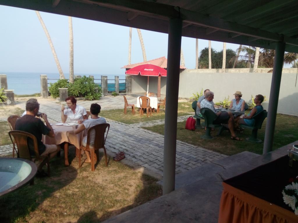 Rainbow Beach Hotel ฮิกคาดูวา ภายนอก รูปภาพ