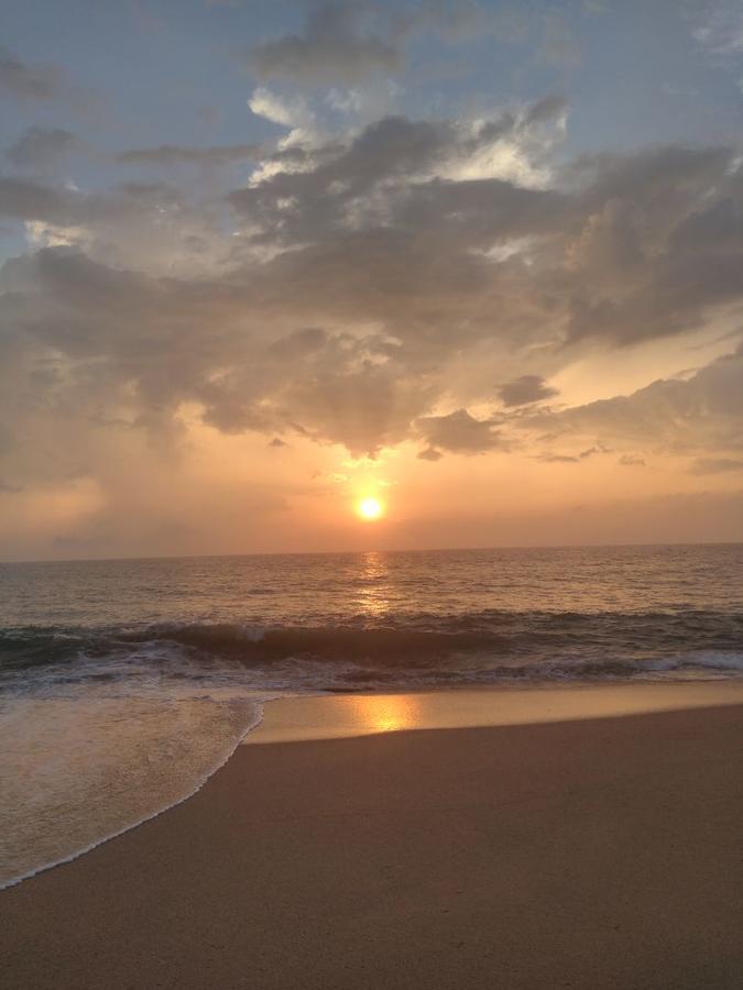 Rainbow Beach Hotel ฮิกคาดูวา ภายนอก รูปภาพ