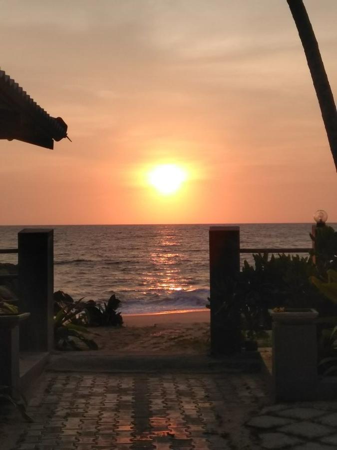 Rainbow Beach Hotel ฮิกคาดูวา ภายนอก รูปภาพ