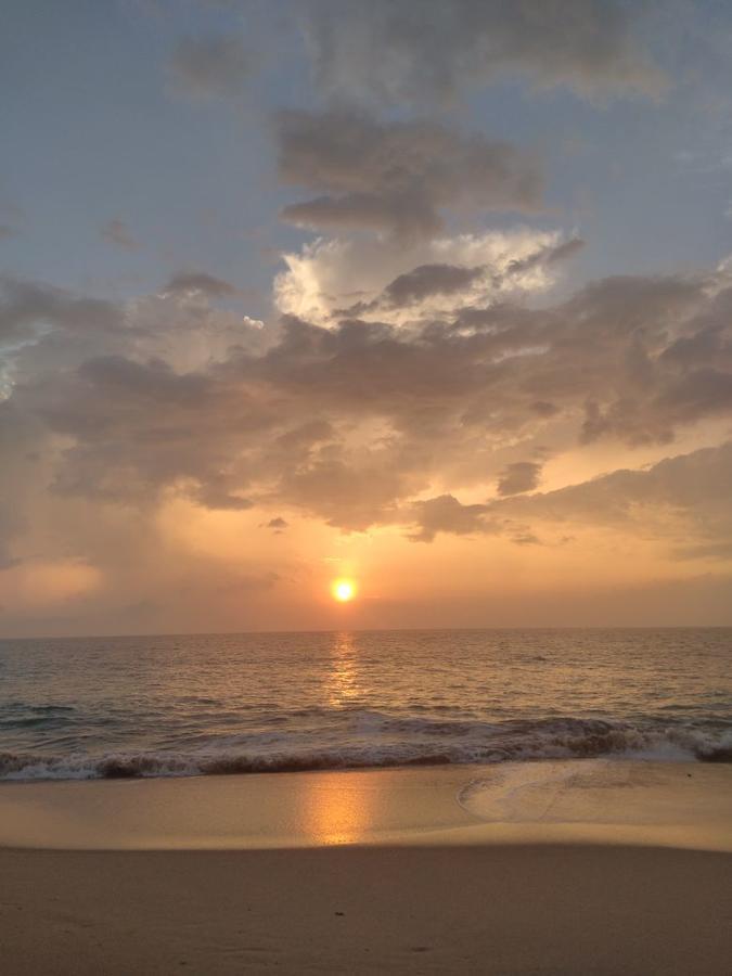 Rainbow Beach Hotel ฮิกคาดูวา ภายนอก รูปภาพ