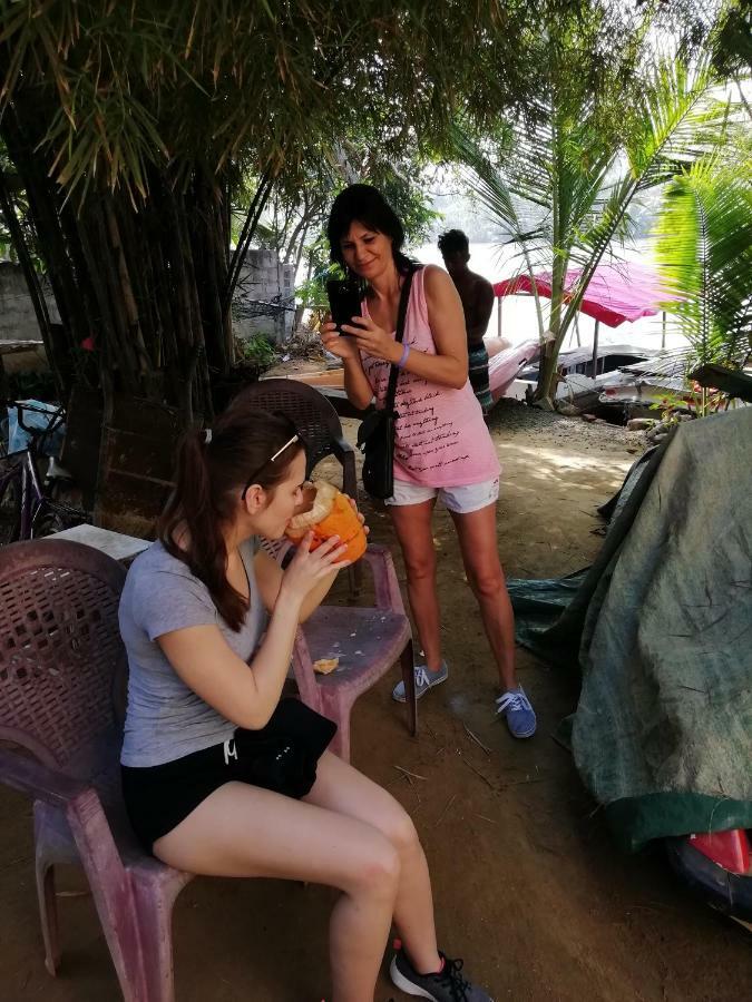 Rainbow Beach Hotel ฮิกคาดูวา ภายนอก รูปภาพ