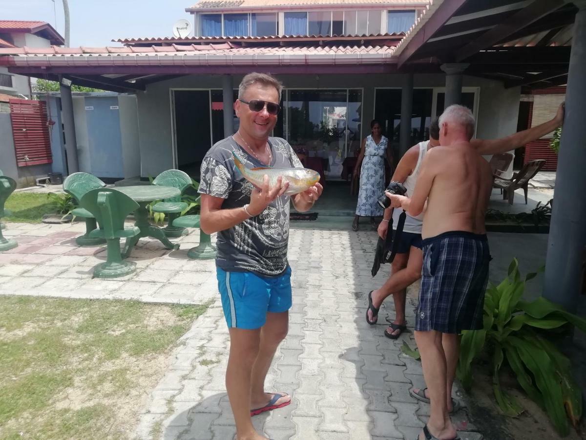 Rainbow Beach Hotel ฮิกคาดูวา ภายนอก รูปภาพ