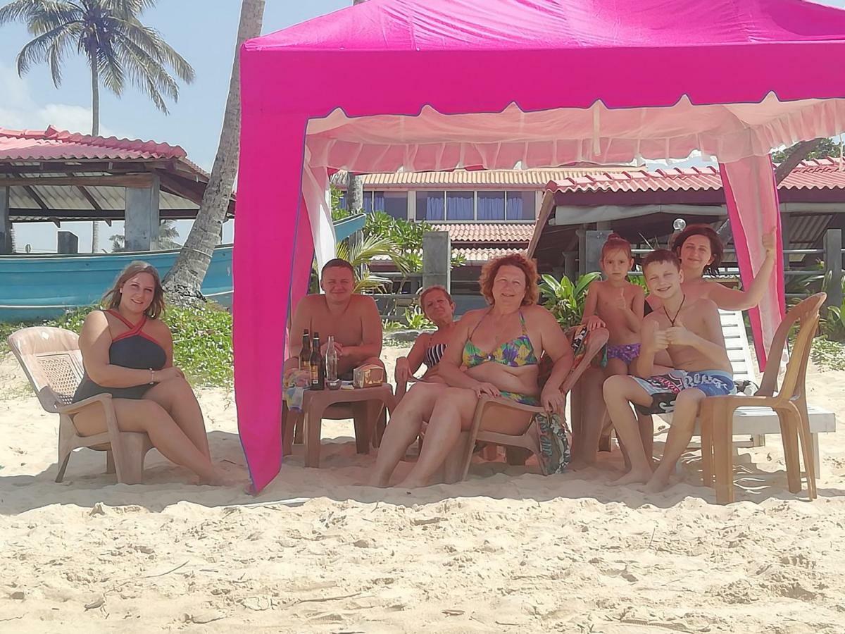 Rainbow Beach Hotel ฮิกคาดูวา ภายนอก รูปภาพ