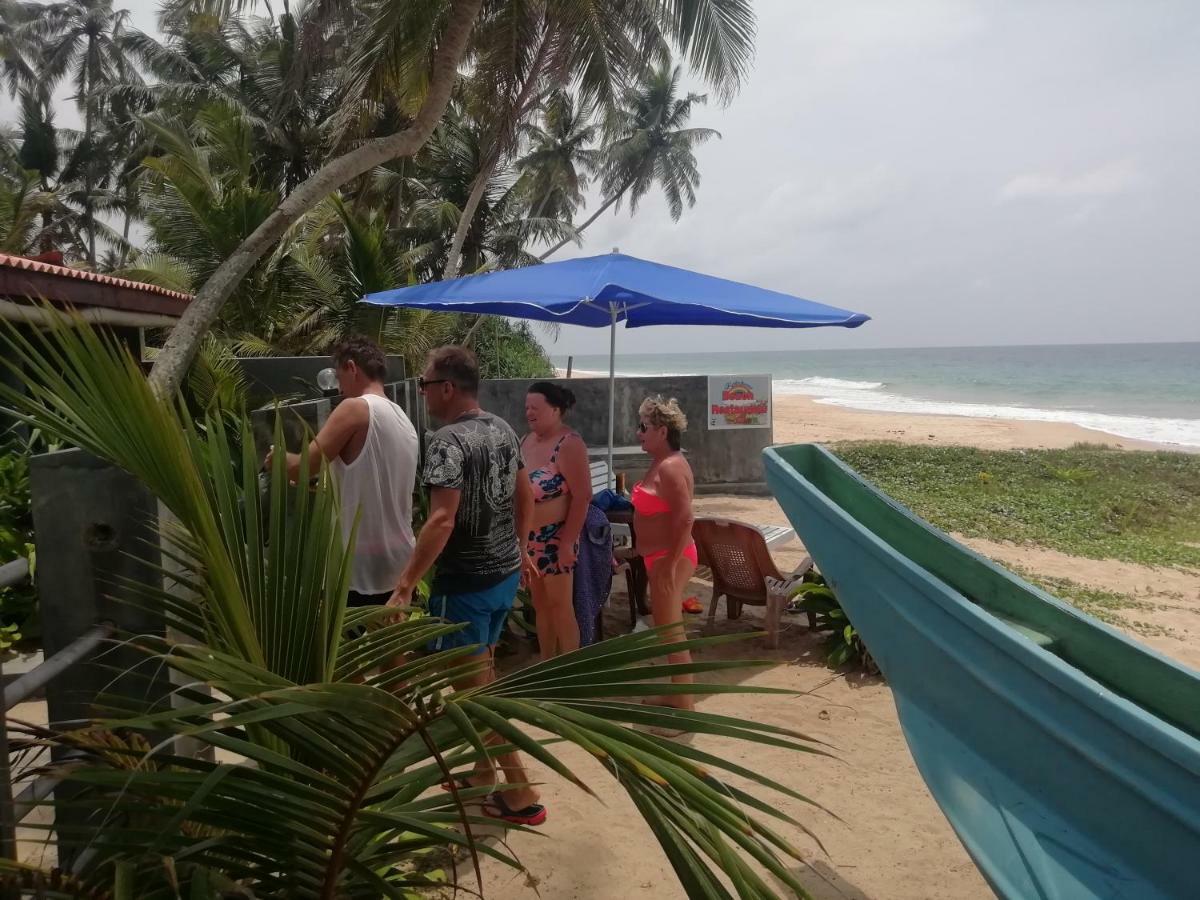 Rainbow Beach Hotel ฮิกคาดูวา ภายนอก รูปภาพ