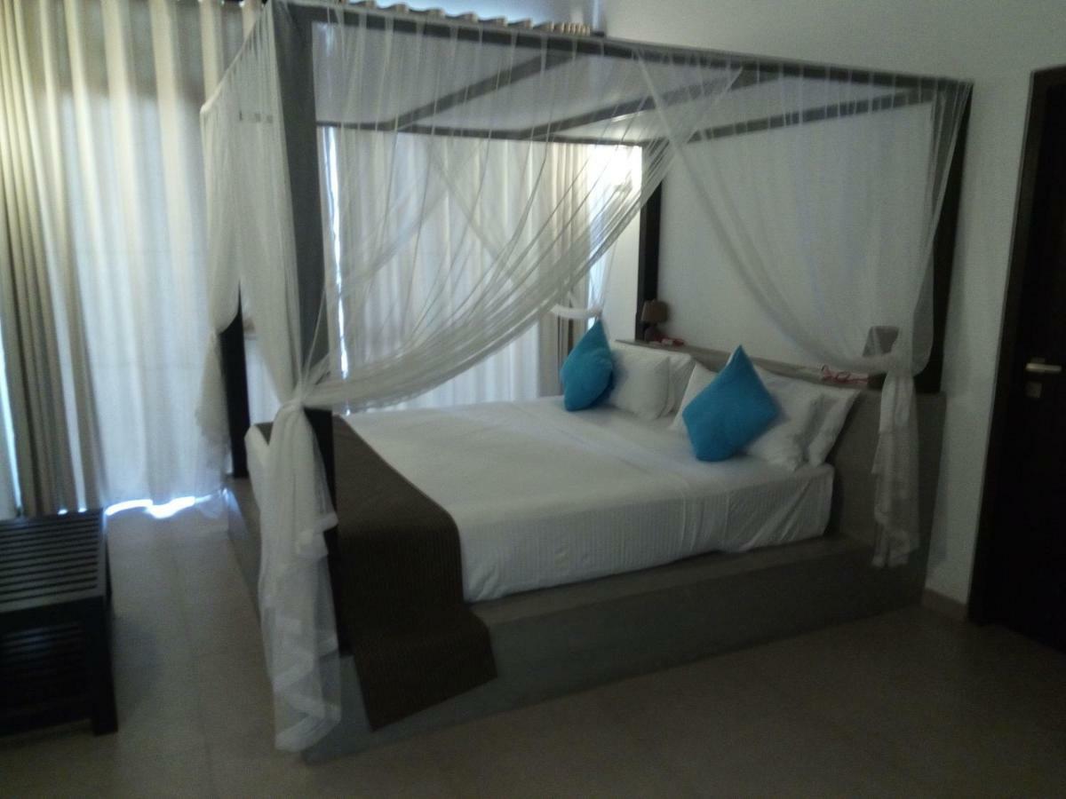 Rainbow Beach Hotel ฮิกคาดูวา ภายนอก รูปภาพ